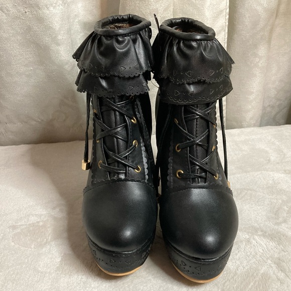 Black Booties w heart detail - Picture 4 of 9